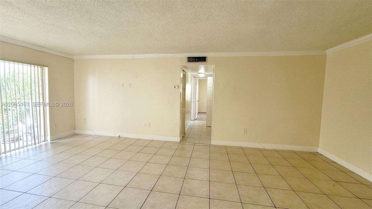 494 NW 165th St Rd , Unit C-602, Miami, FL 33169 Photo