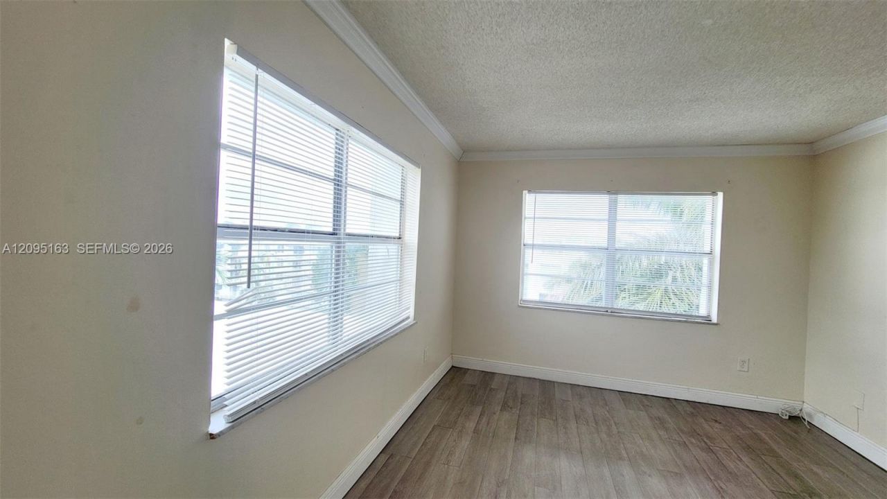 494 NW 165th St Rd , Unit C-602, Miami, FL 33169 Photo
