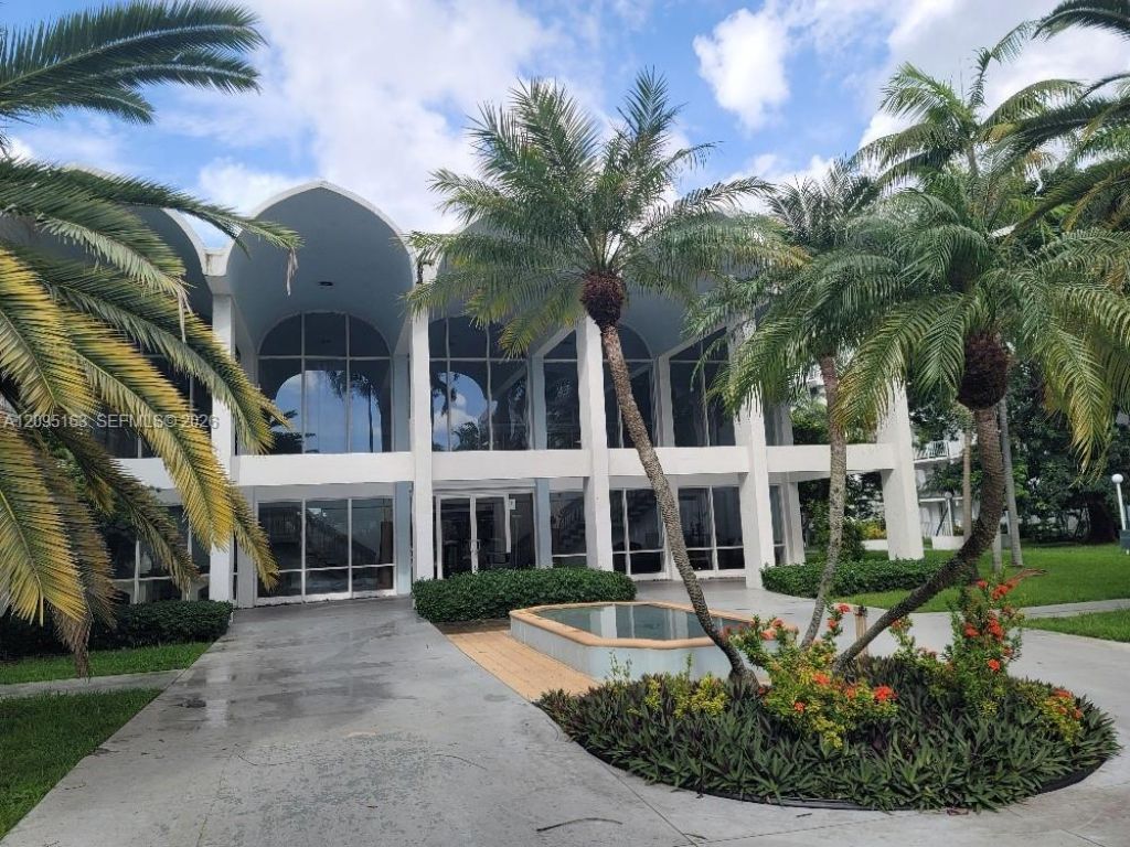494 NW 165th St Rd , Unit C-602, Miami, FL 33169 Photo