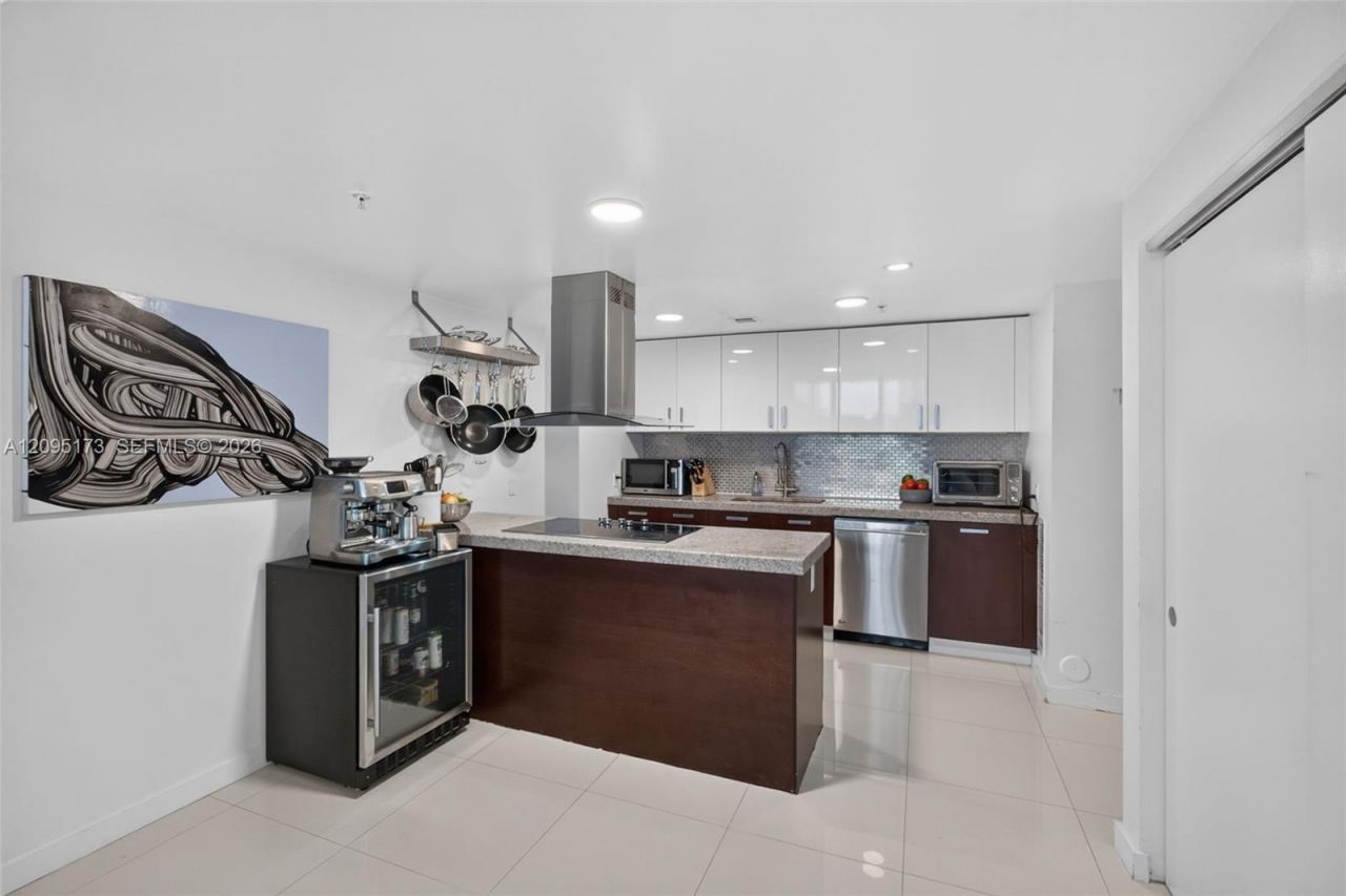 720 NE 62nd St, Unit 412, Miami, FL 33138 Photo