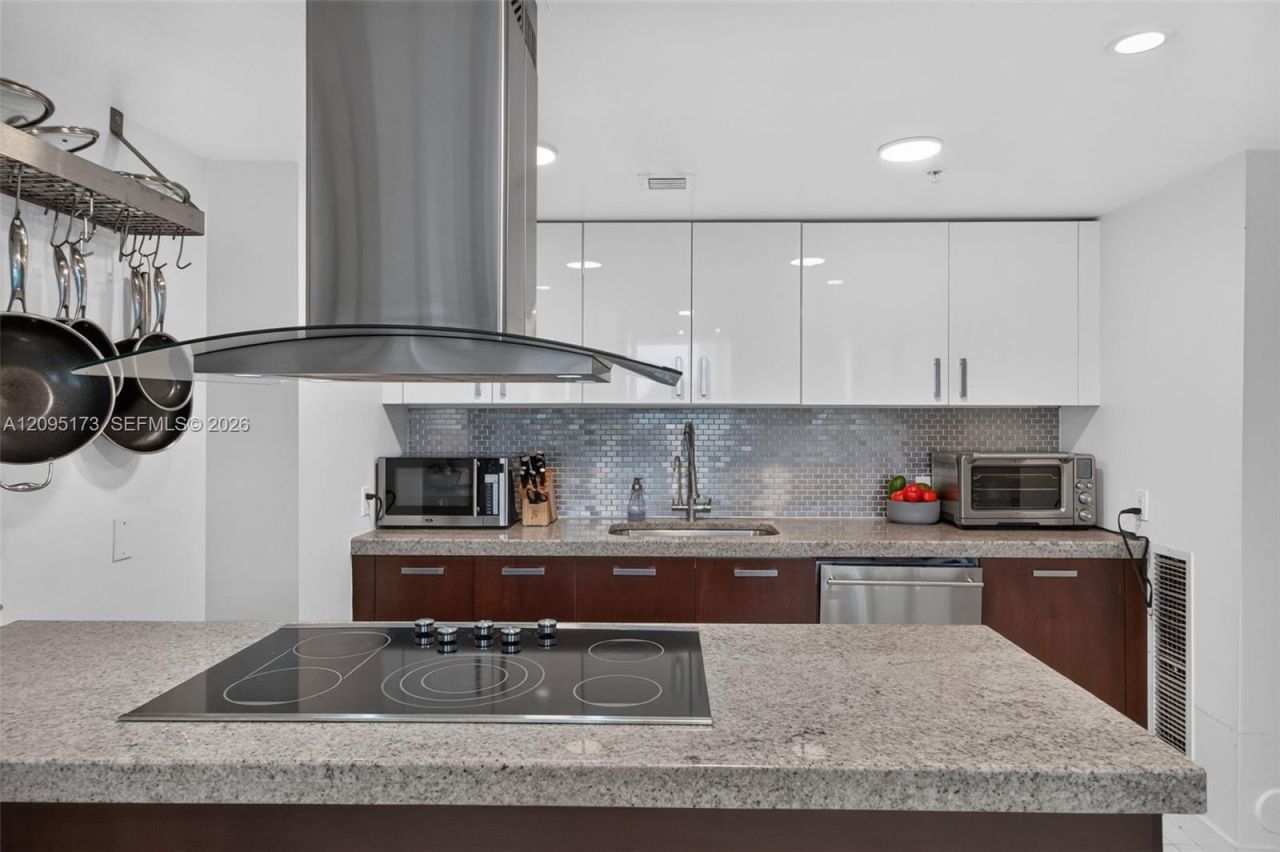 720 NE 62nd St, Unit 412, Miami, FL 33138 Photo