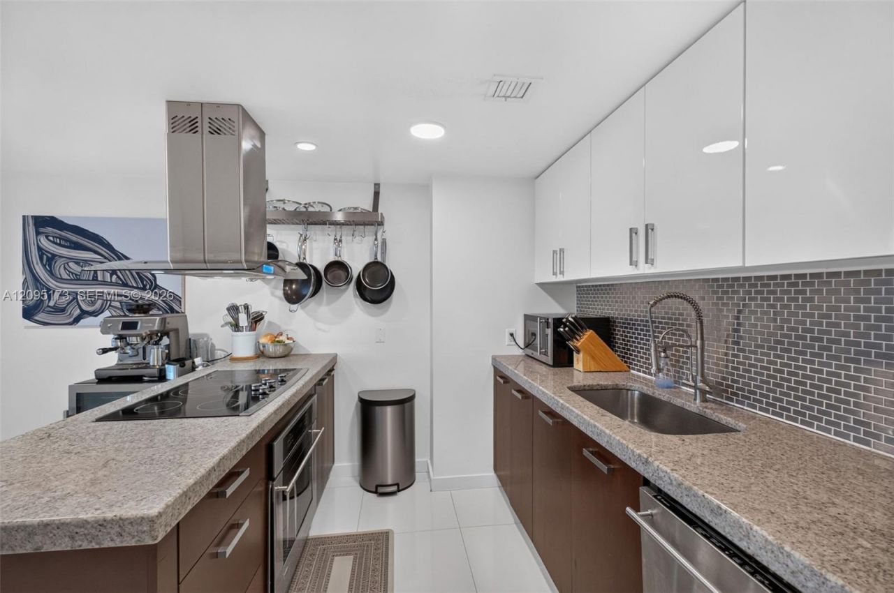 720 NE 62nd St, Unit 412, Miami, FL 33138 Photo