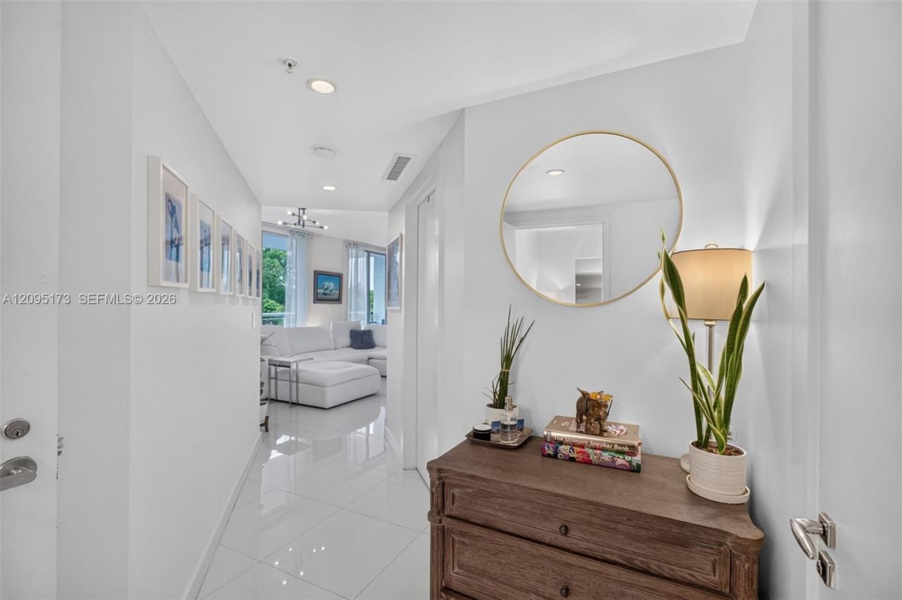 720 NE 62nd St, Unit 412, Miami, FL 33138 Photo