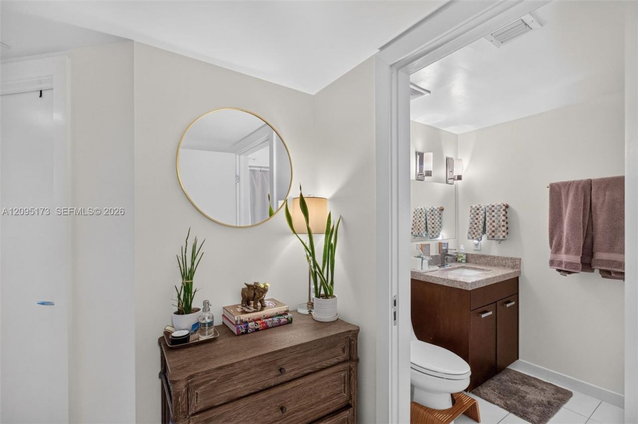 720 NE 62nd St, Unit 412, Miami, FL 33138 Photo