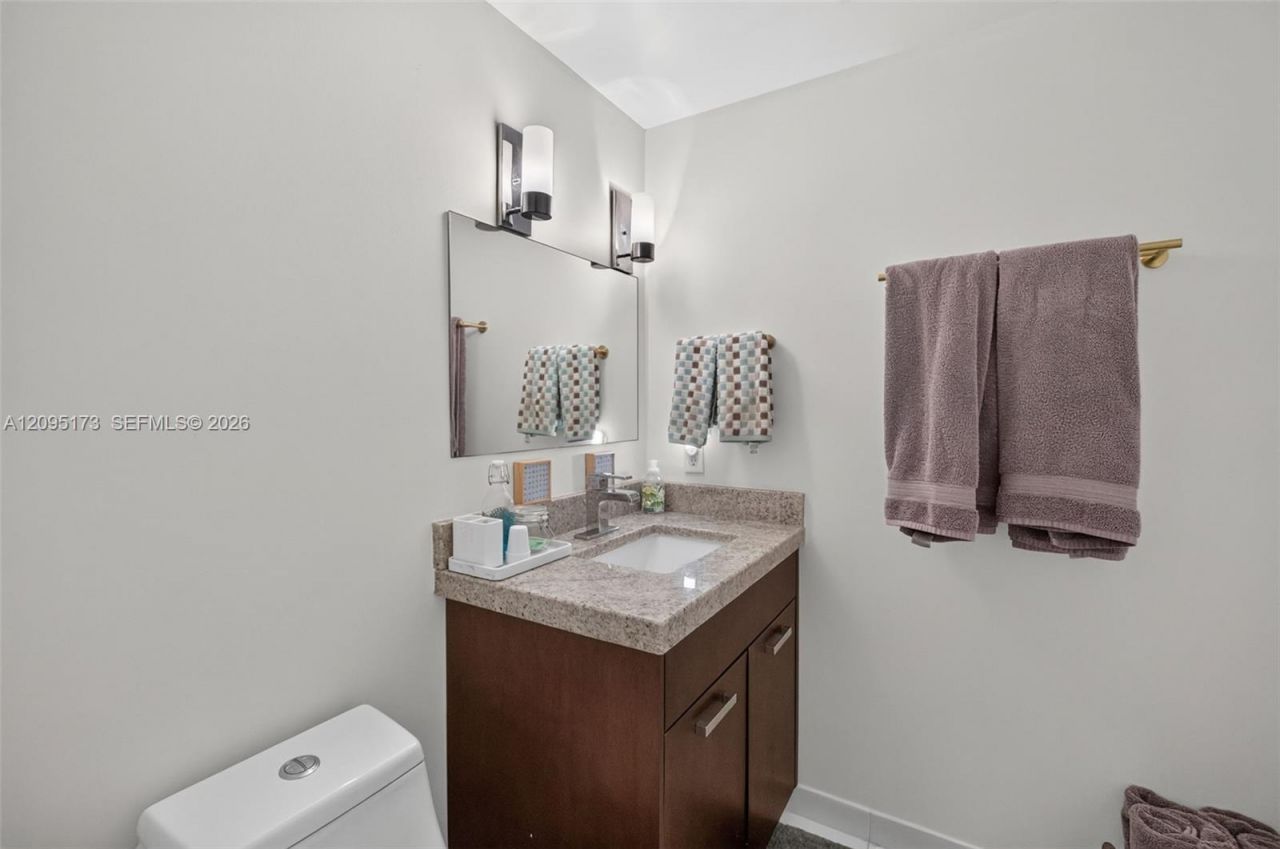 720 NE 62nd St, Unit 412, Miami, FL 33138 Photo