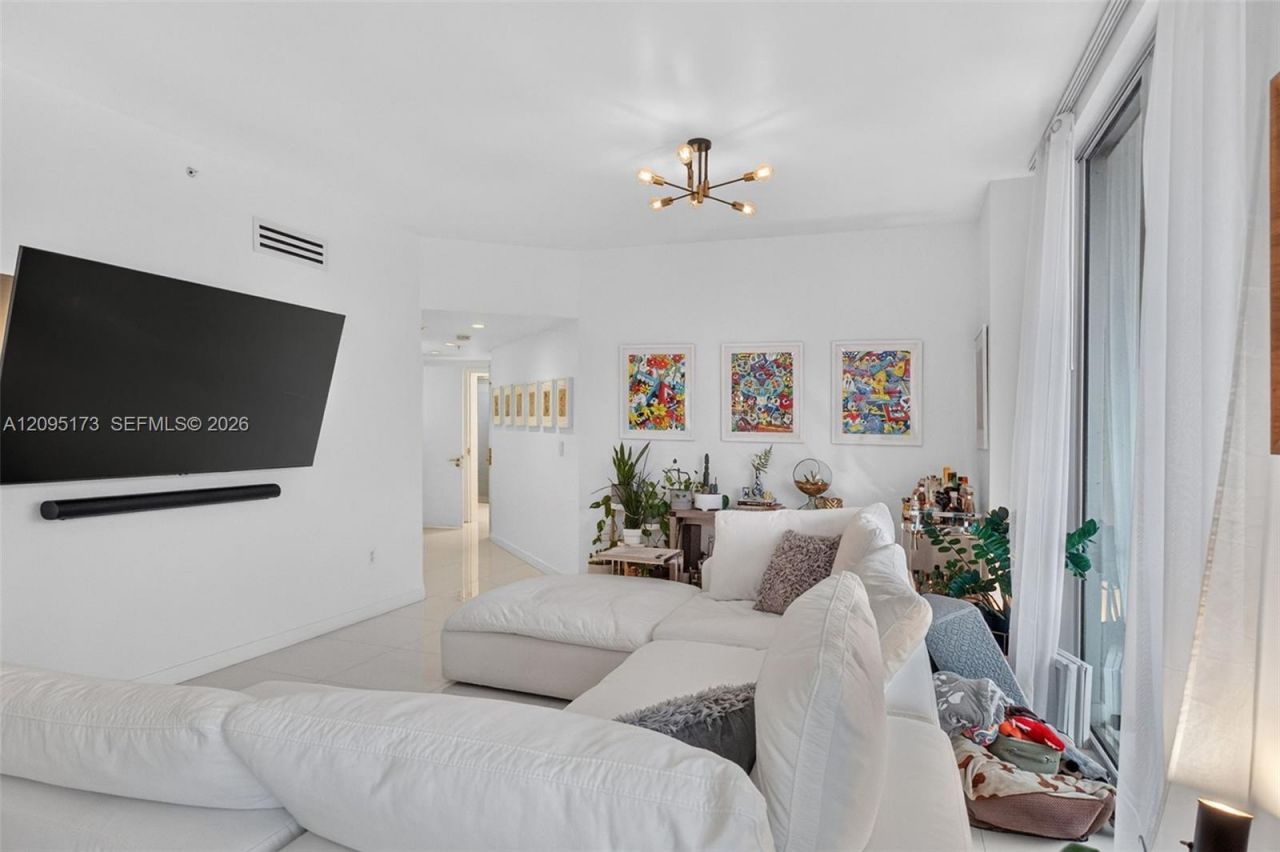 720 NE 62nd St, Unit 412, Miami, FL 33138 Photo