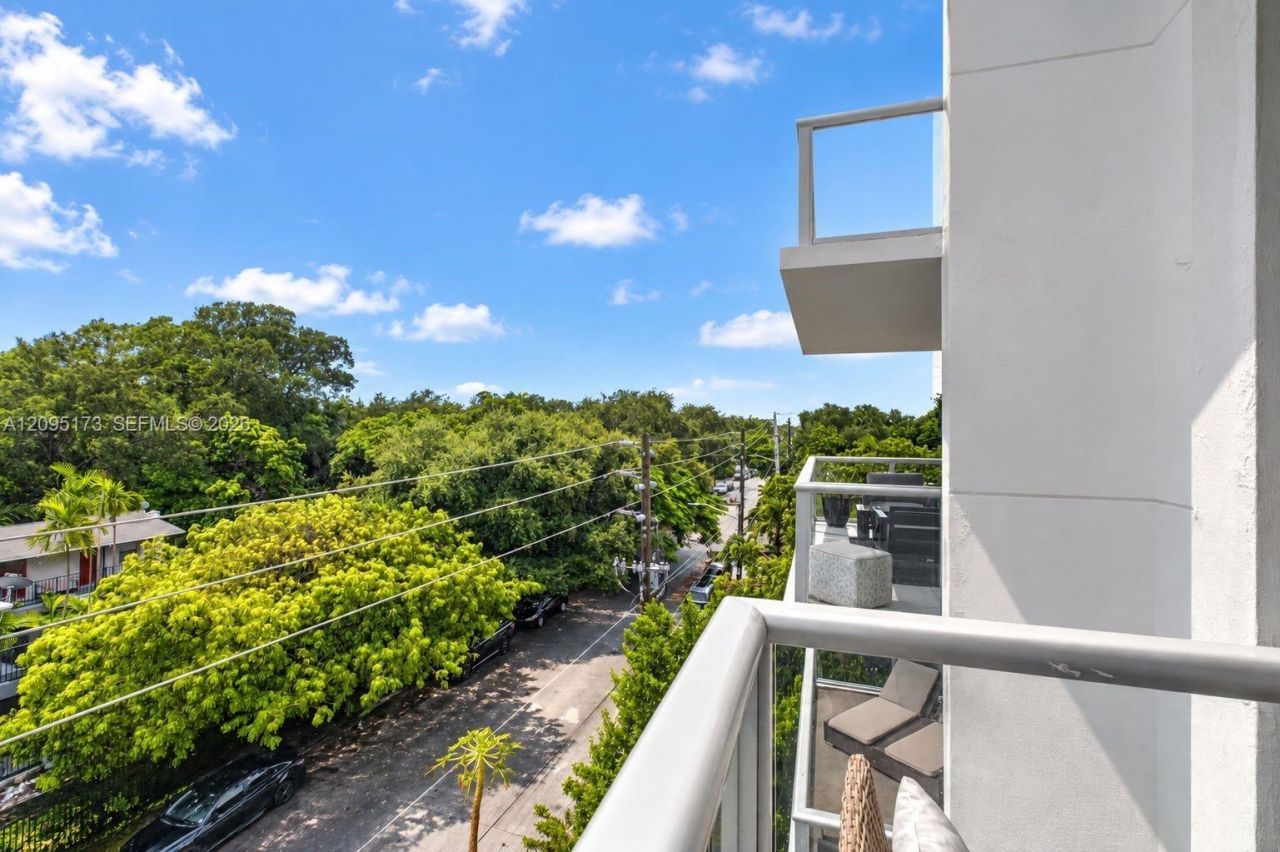 720 NE 62nd St, Unit 412, Miami, FL 33138 Photo