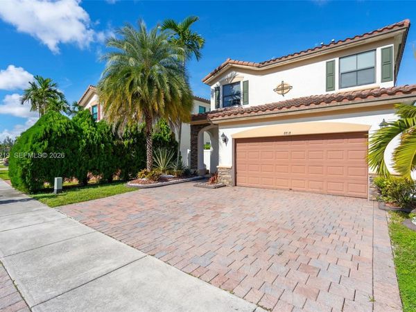 8818 W 33 RD Ave, Hialeah, FL 33018