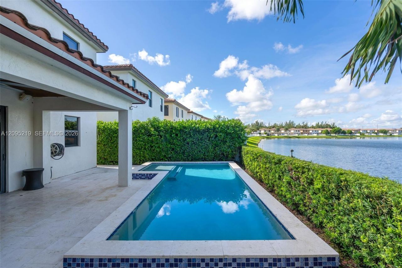 8818 W 33 Rd Ave, Hialeah, FL 33018 Photo