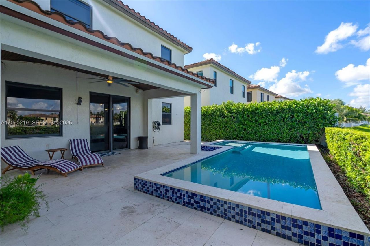 8818 W 33 Rd Ave, Hialeah, FL 33018 Photo