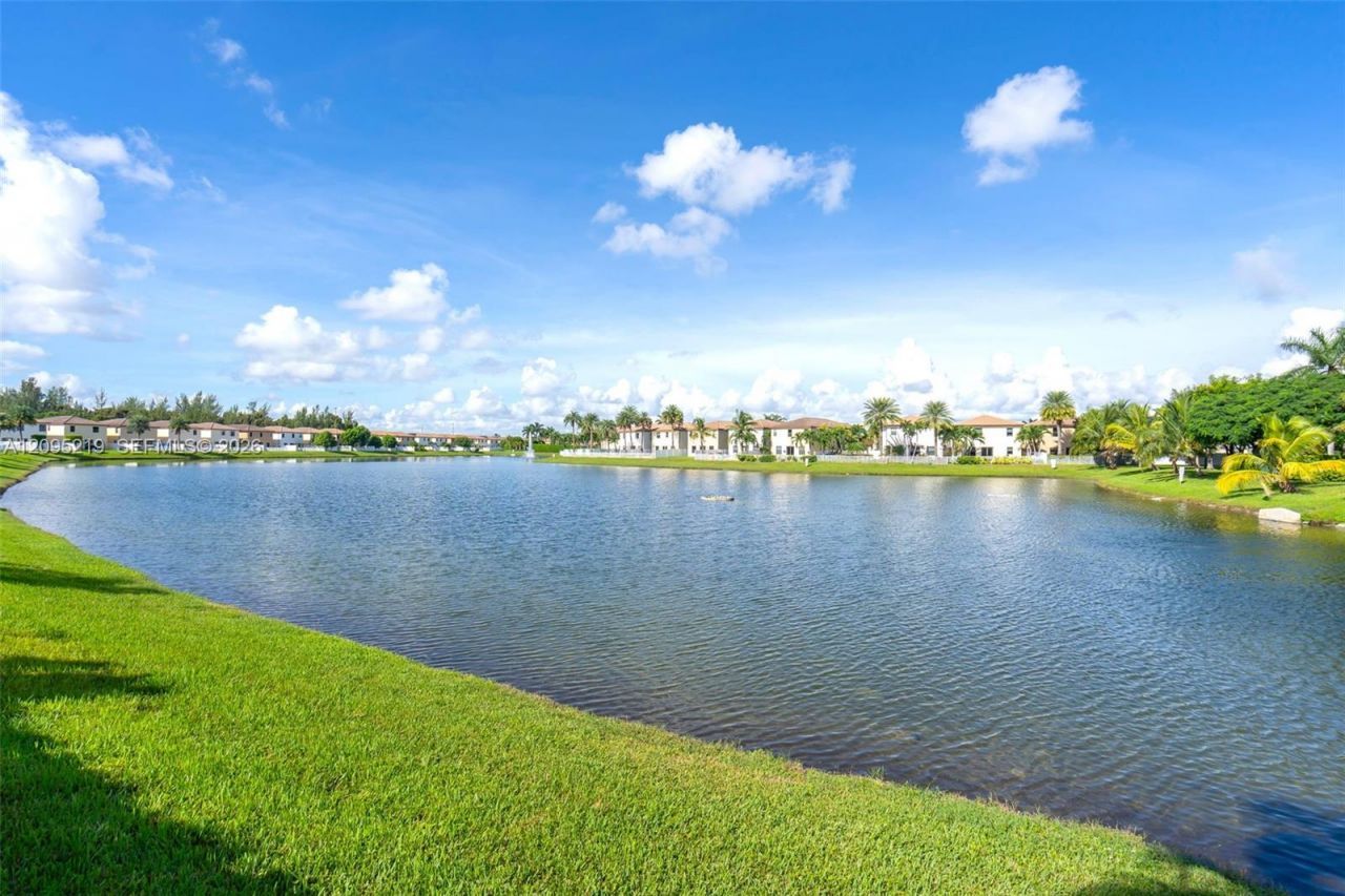 8818 W 33 Rd Ave, Hialeah, FL 33018 Photo