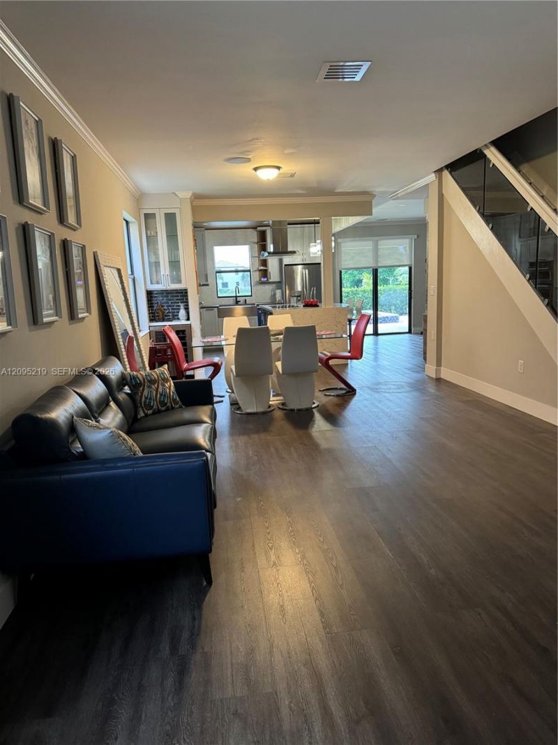 8818 W 33 Rd Ave, Hialeah, FL 33018 Photo
