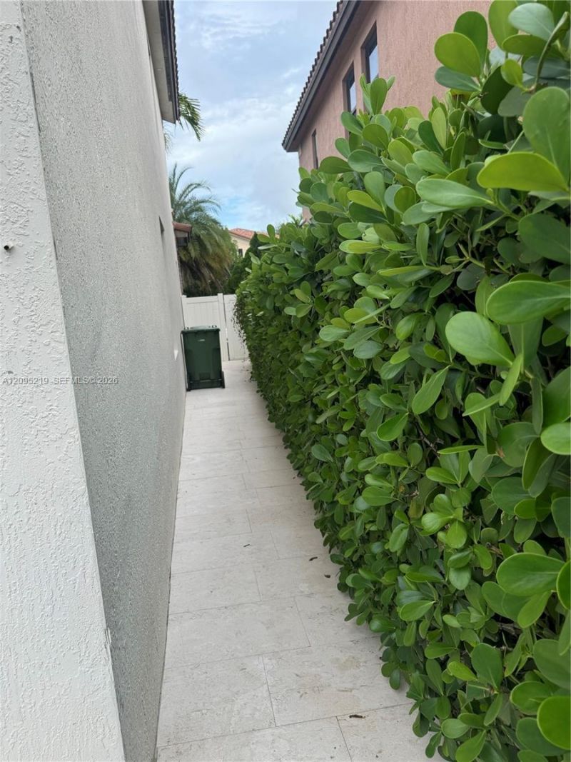 8818 W 33 Rd Ave, Hialeah, FL 33018 Photo