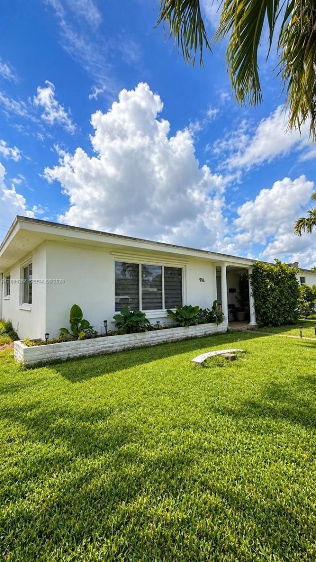 916 NE 10th St , Hallandale Beach, FL 33009 Photo