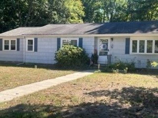 14 Grayland Road, Lynnfield, MA 01940