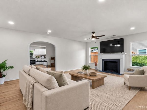 1402 N Brents Avenue , Sherman, TX 75090
