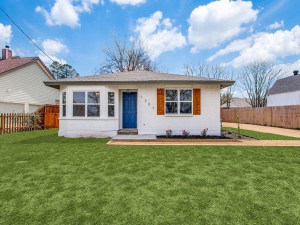 1307 Worthington Street , Grapevine, TX 76051