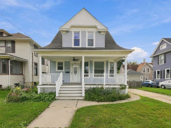 483 Barrett Street , Elgin, IL 60120
