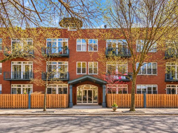 2333 W St. Paul Avenue , Unit 200, Chicago, IL 60647