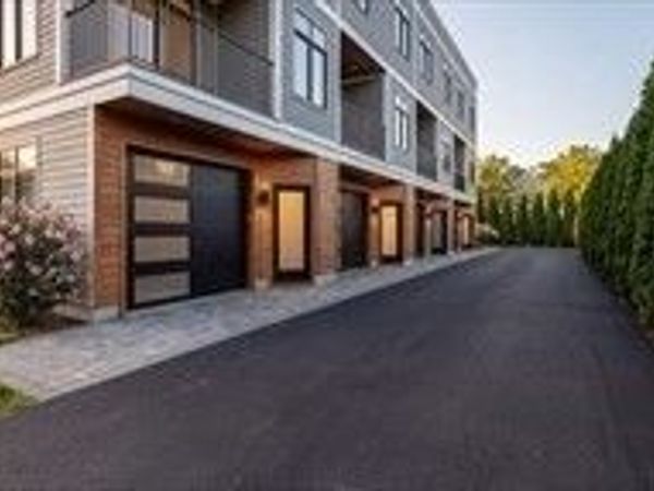 15 Tanglwood Rd, Unit D, Boston, MA 02126
