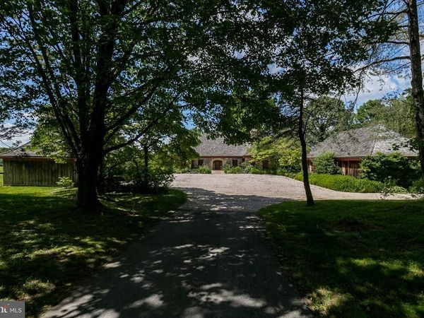 1543 EMBREEVILLE ROAD , UNIONVILLE, PA 19375