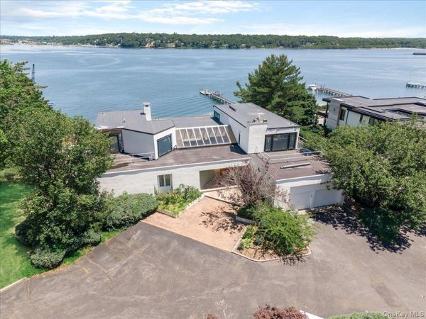 2 Todd Drive , Sands Point, NY 11050