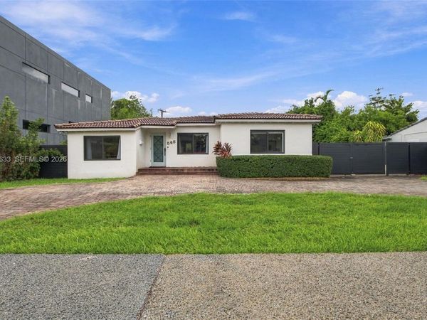 565 East Dr , Miami Springs, FL 33166