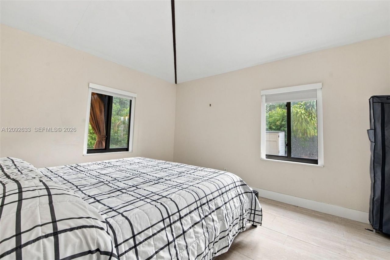 565 East Dr , Miami Springs, FL 33166 Photo