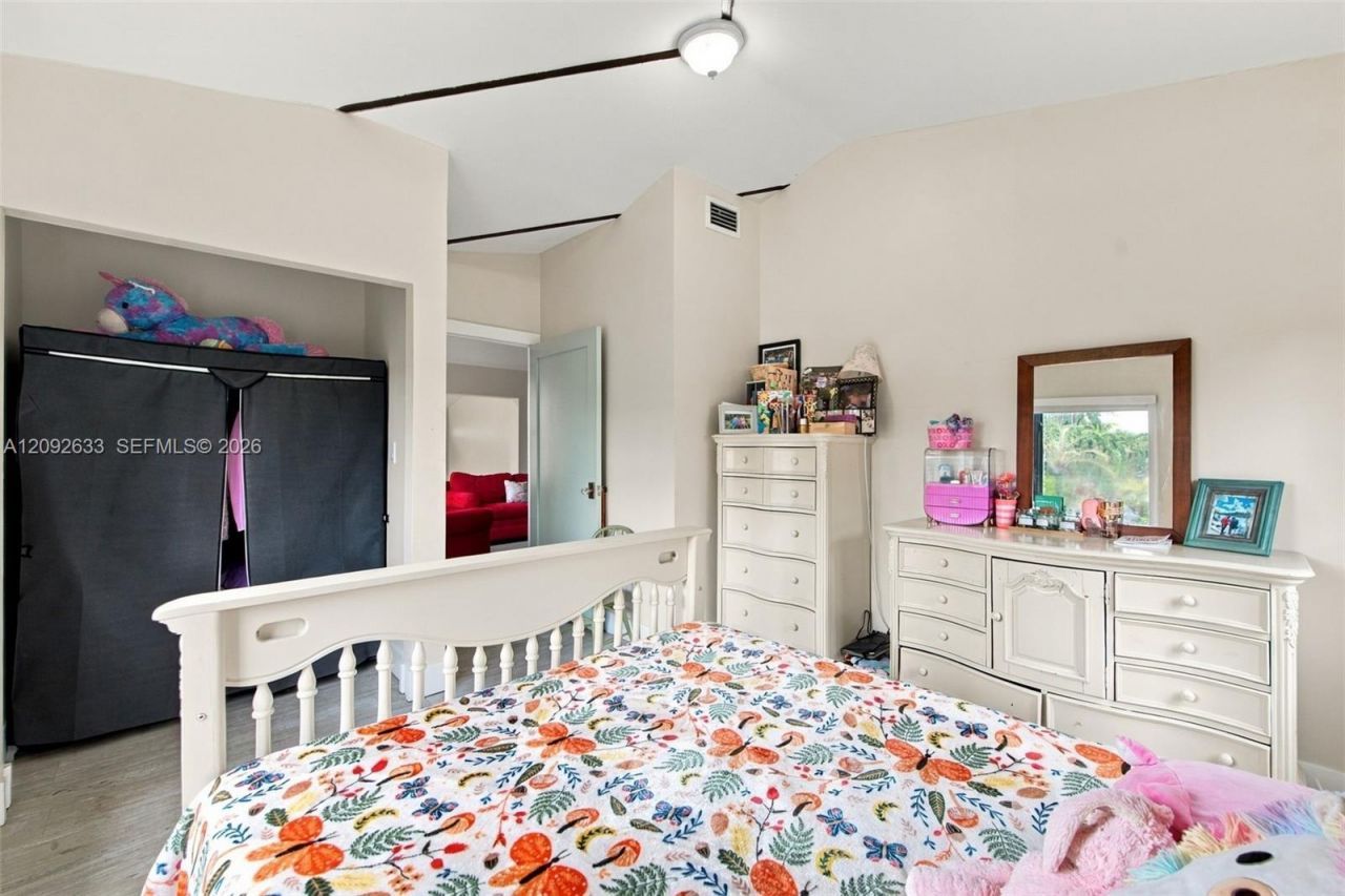 565 East Dr , Miami Springs, FL 33166 Photo