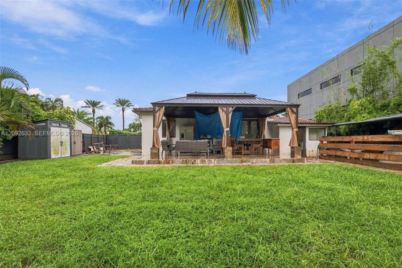 565 East Dr , Miami Springs, FL 33166 Photo