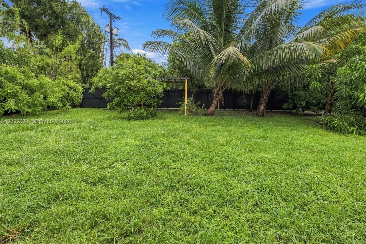 565 East Dr , Miami Springs, FL 33166 Photo