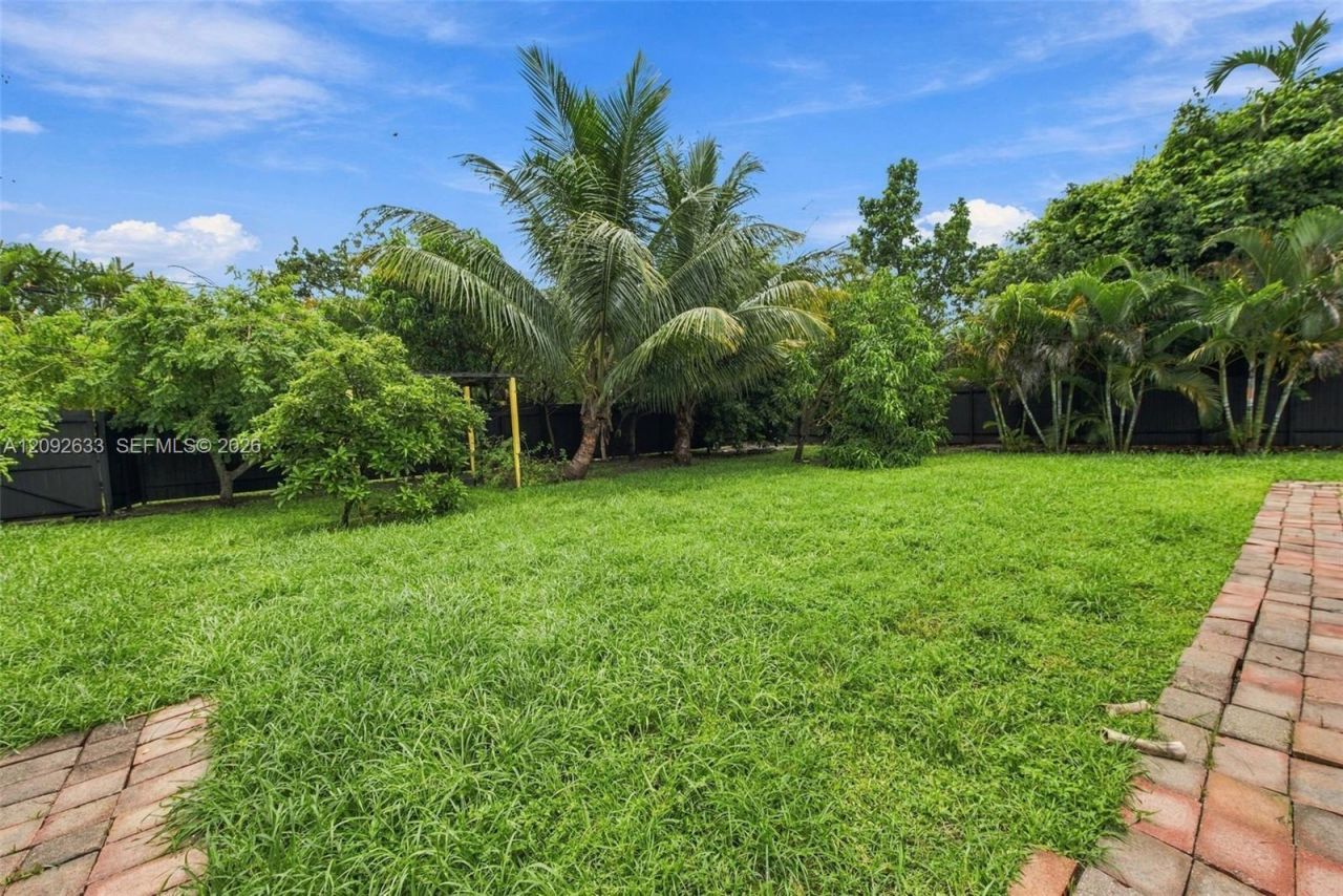 565 East Dr , Miami Springs, FL 33166 Photo