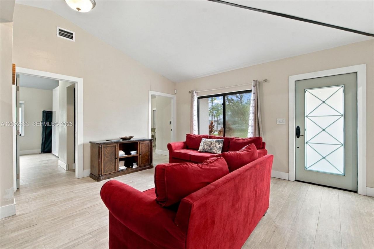565 East Dr , Miami Springs, FL 33166 Photo