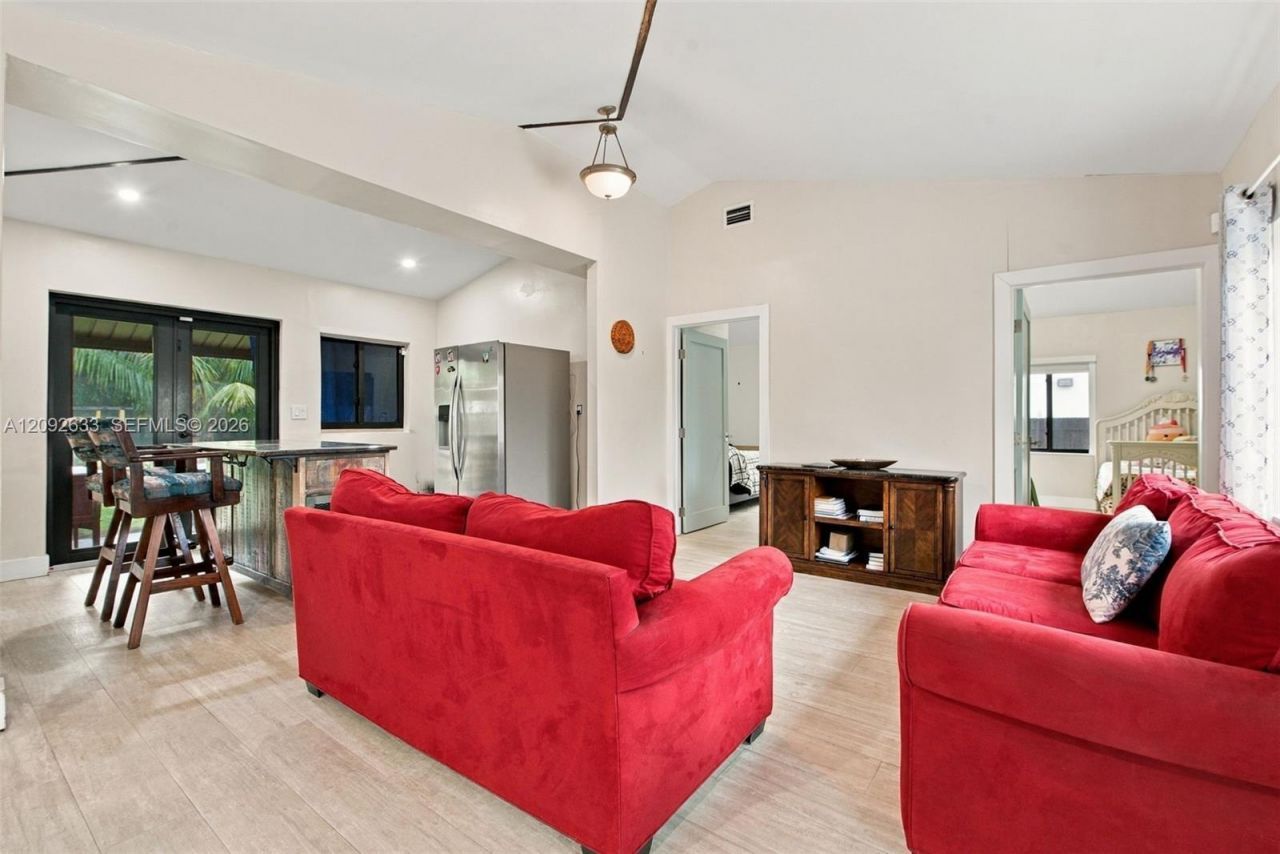 565 East Dr , Miami Springs, FL 33166 Photo