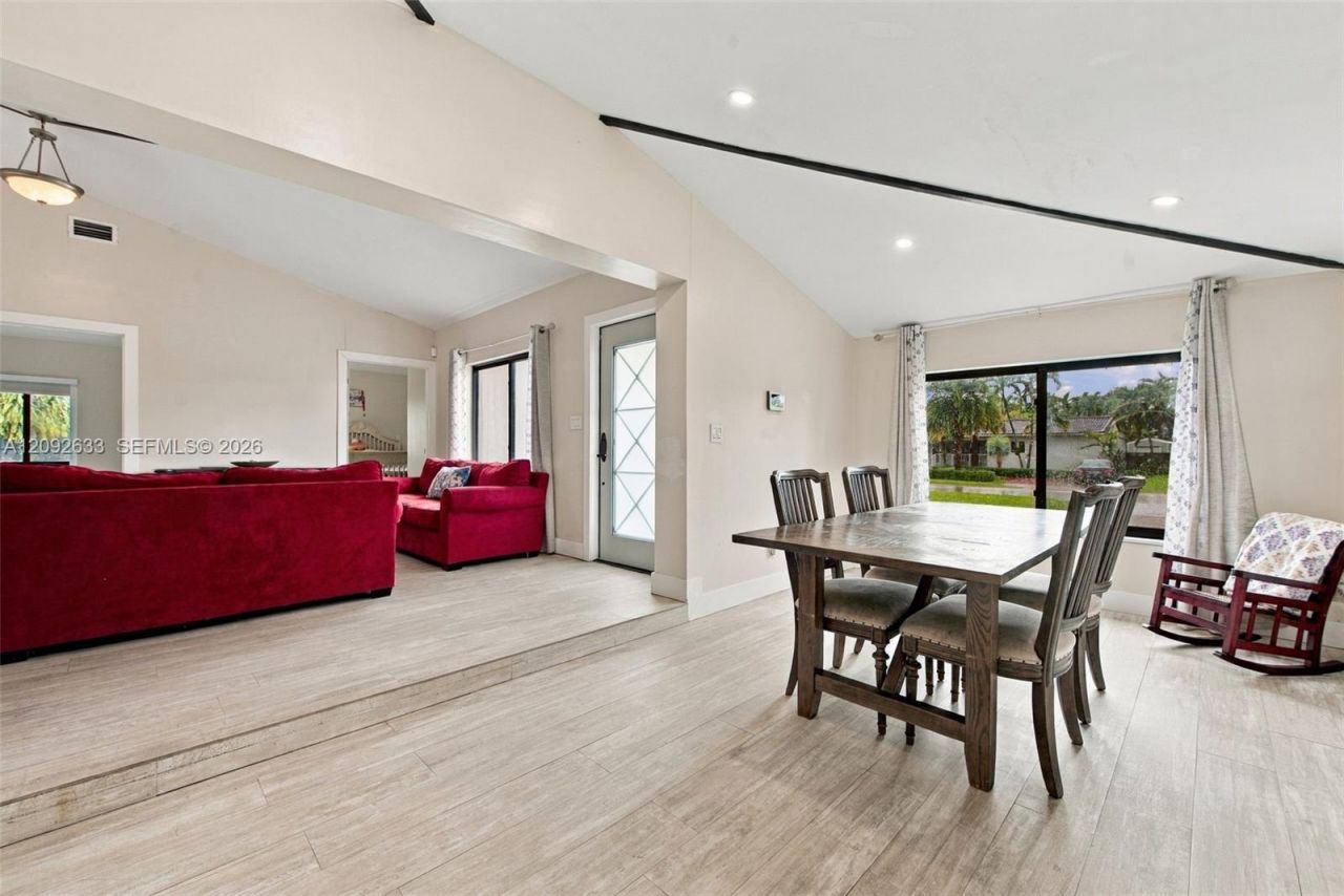 565 East Dr , Miami Springs, FL 33166 Photo