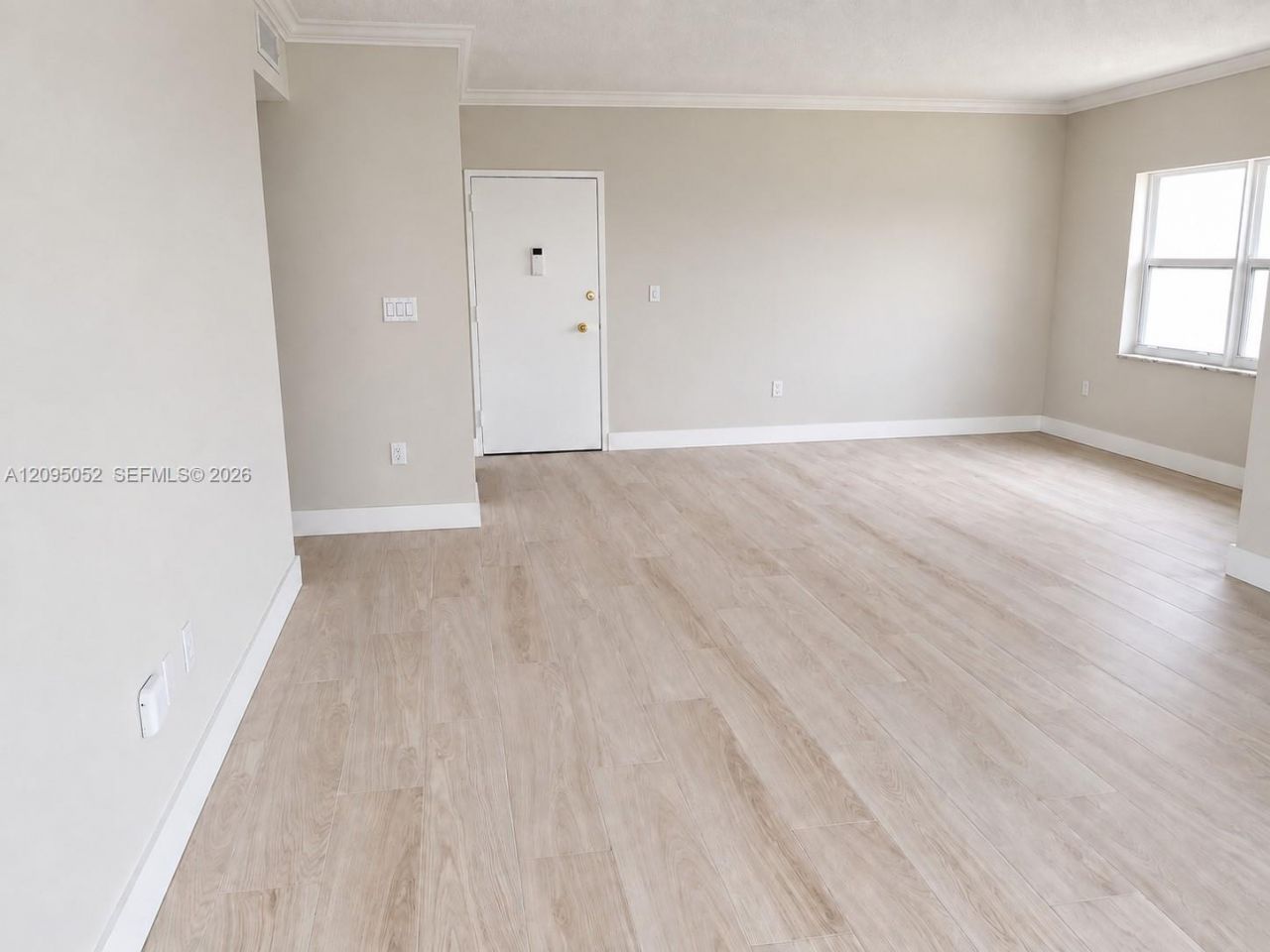 500 W Bayview Dr , Unit 621, Sunny Isles Beach, FL 33160 Photo