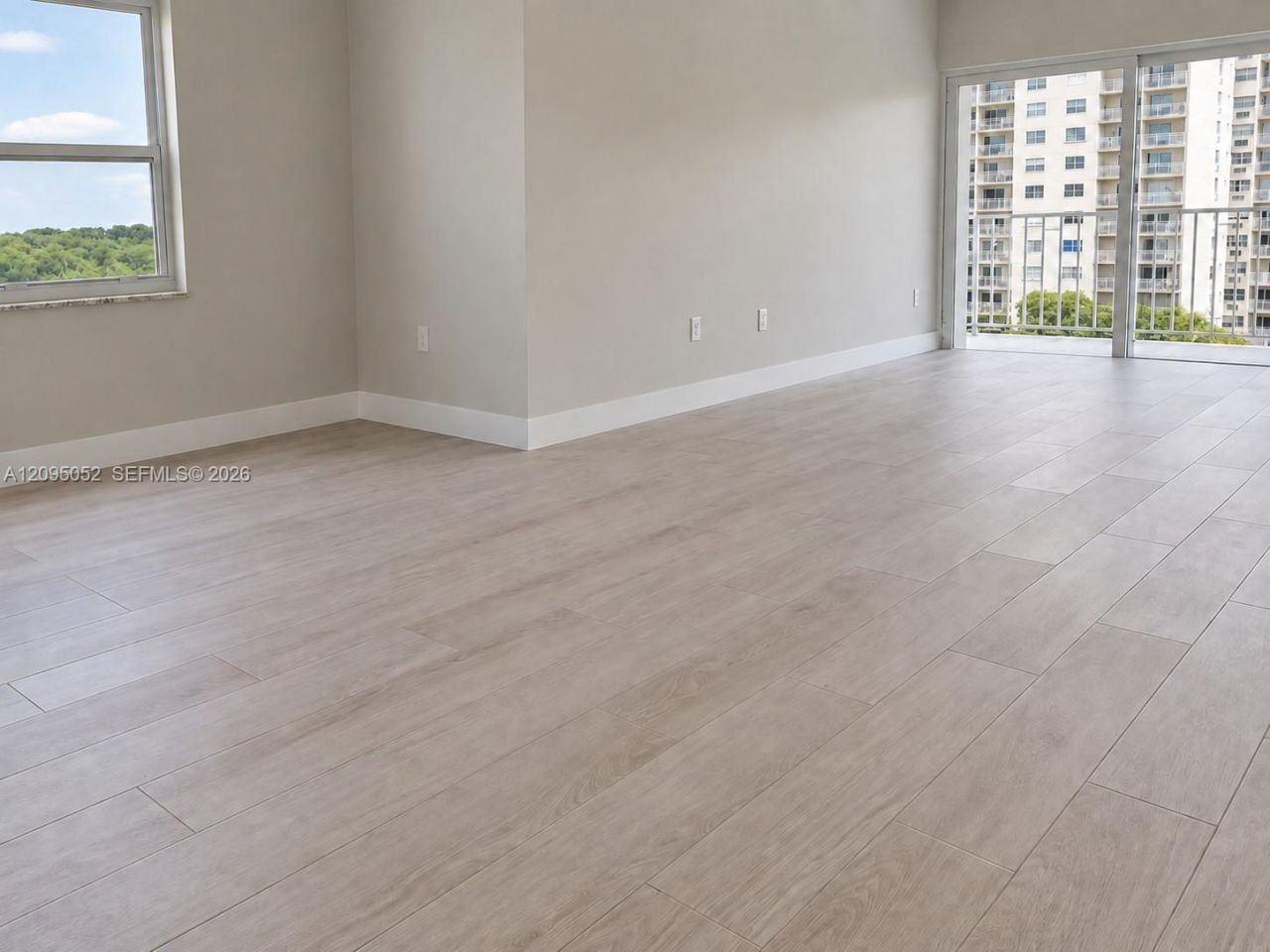 500 W Bayview Dr , Unit 621, Sunny Isles Beach, FL 33160 Photo