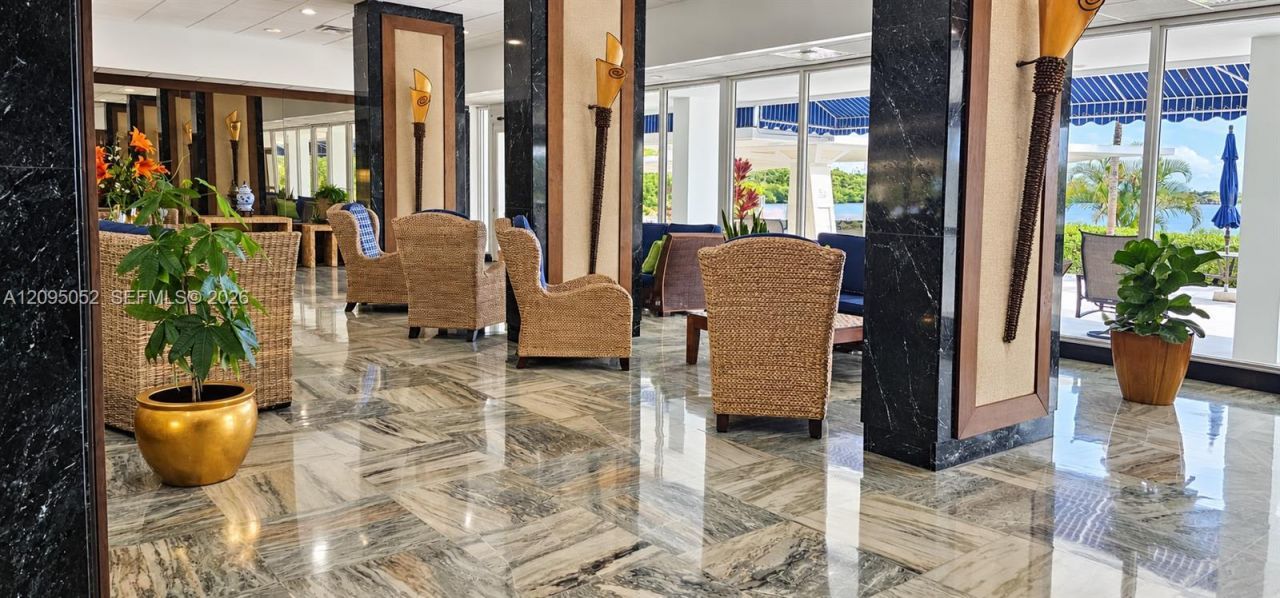 500 W Bayview Dr , Unit 621, Sunny Isles Beach, FL 33160 Photo