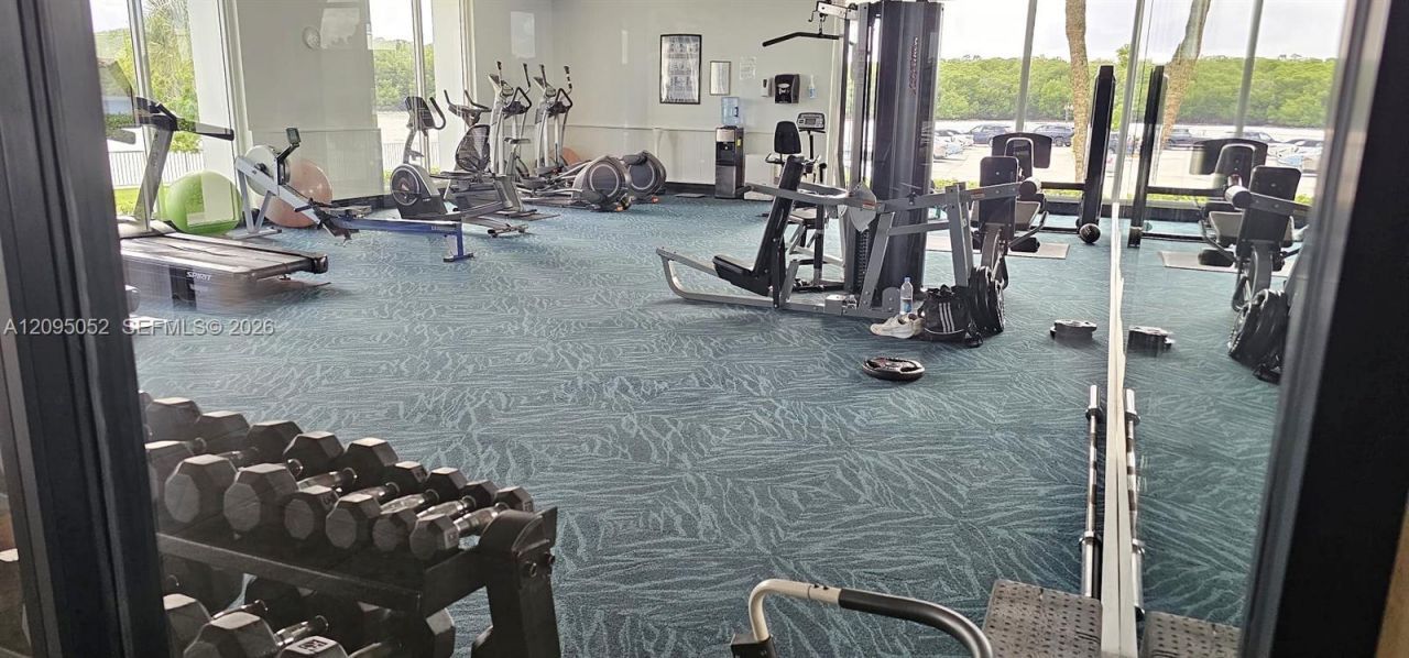500 W Bayview Dr , Unit 621, Sunny Isles Beach, FL 33160 Photo