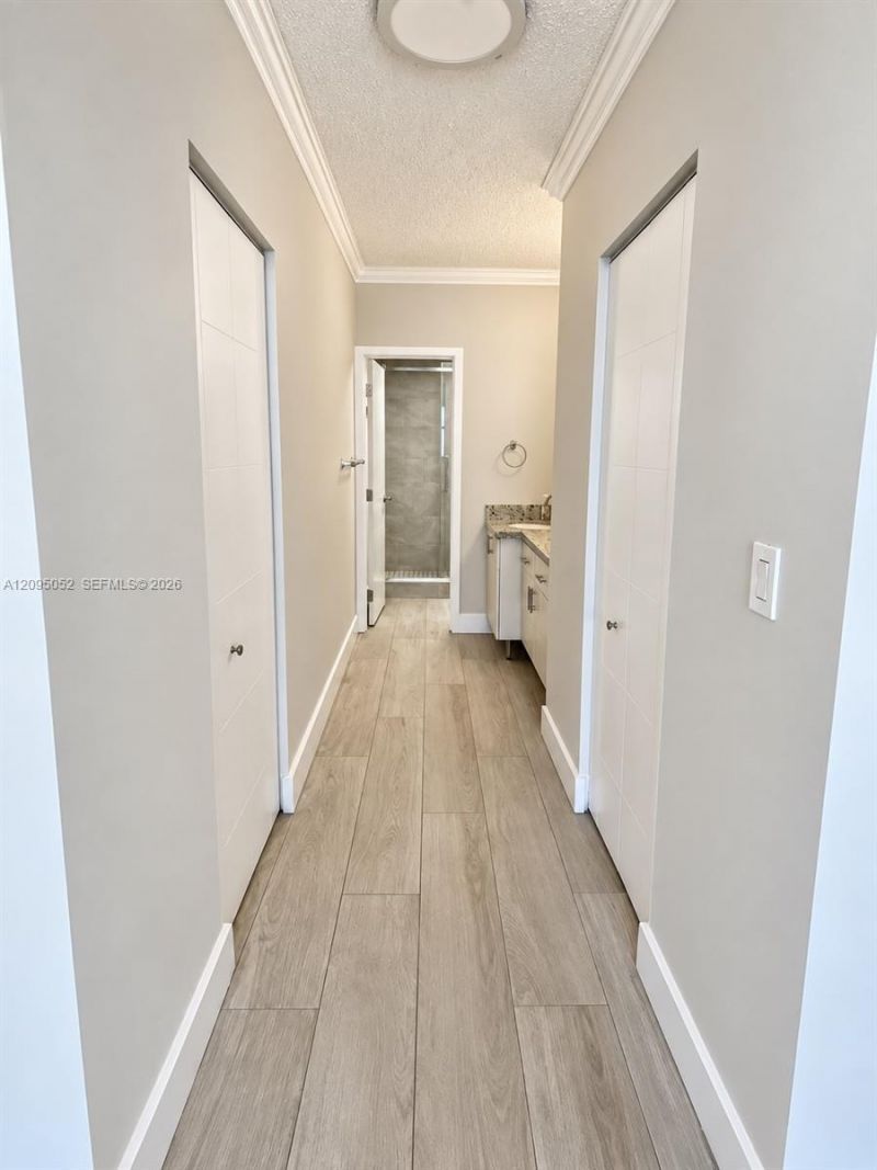 500 W Bayview Dr , Unit 621, Sunny Isles Beach, FL 33160 Photo