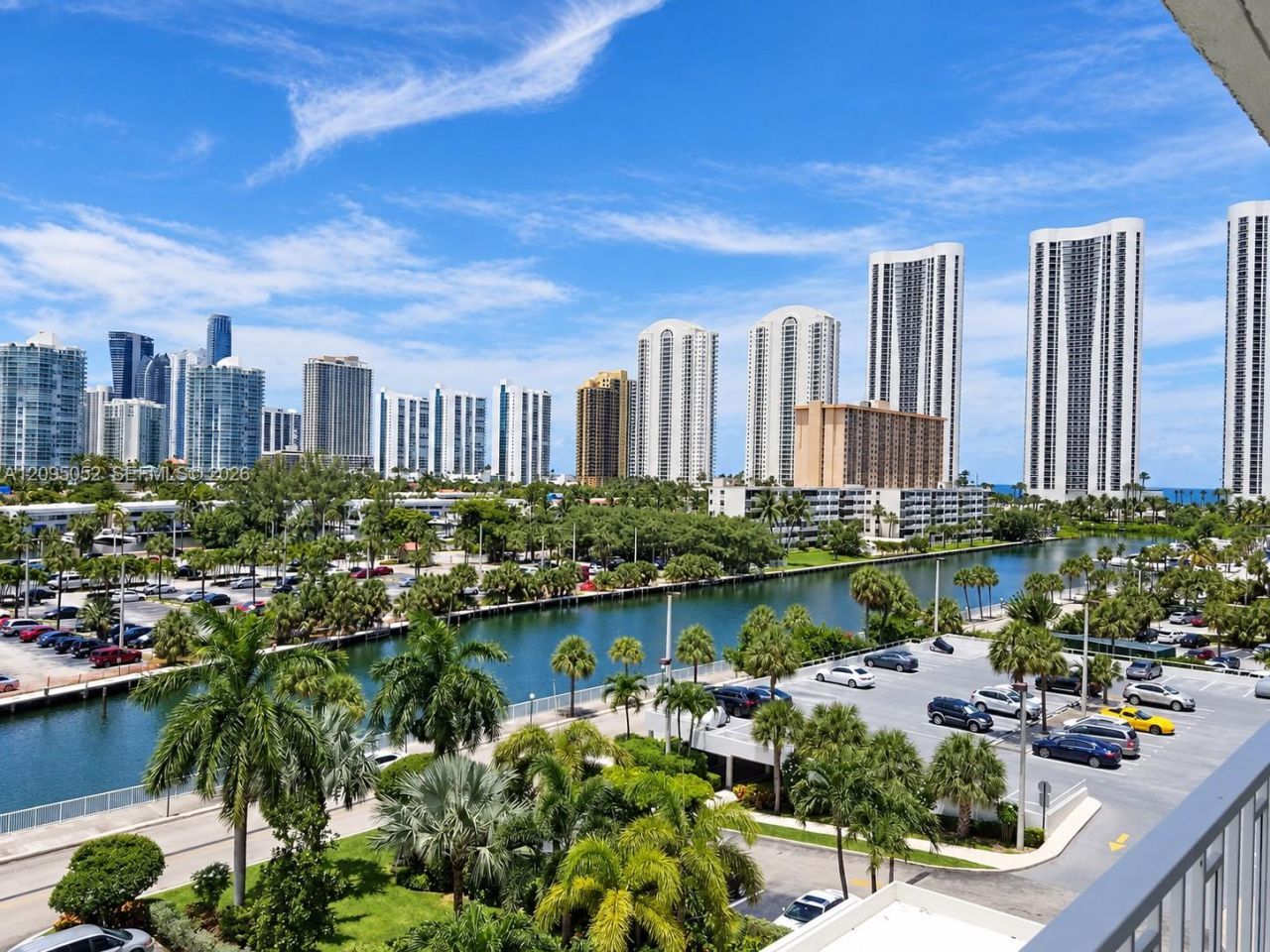 500 W Bayview Dr , Unit 621, Sunny Isles Beach, FL 33160 Photo
