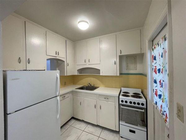 702 SE 16th St, Unit 702, Fort Lauderdale, FL 33316