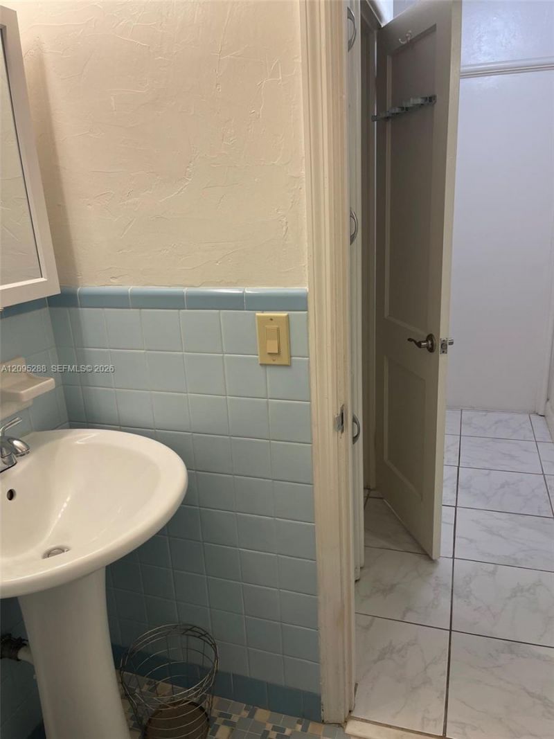 702 SE 16th St, Unit 702, Fort Lauderdale, FL 33316 Photo