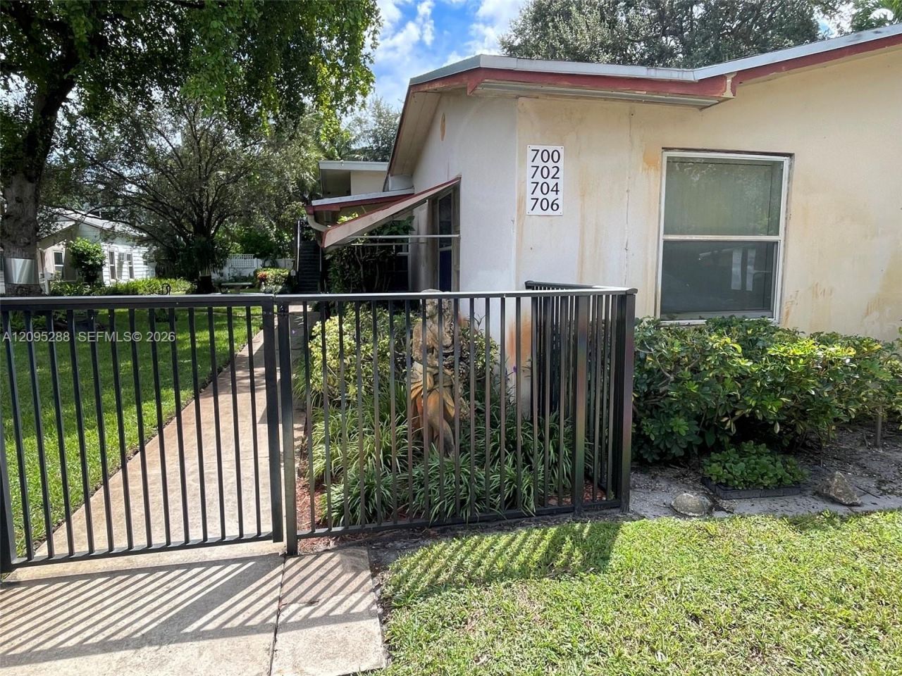 702 SE 16th St, Unit 702, Fort Lauderdale, FL 33316 Photo