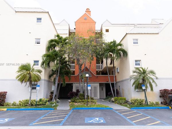 8225 Lake Dr , Unit 203, Doral, FL 33166