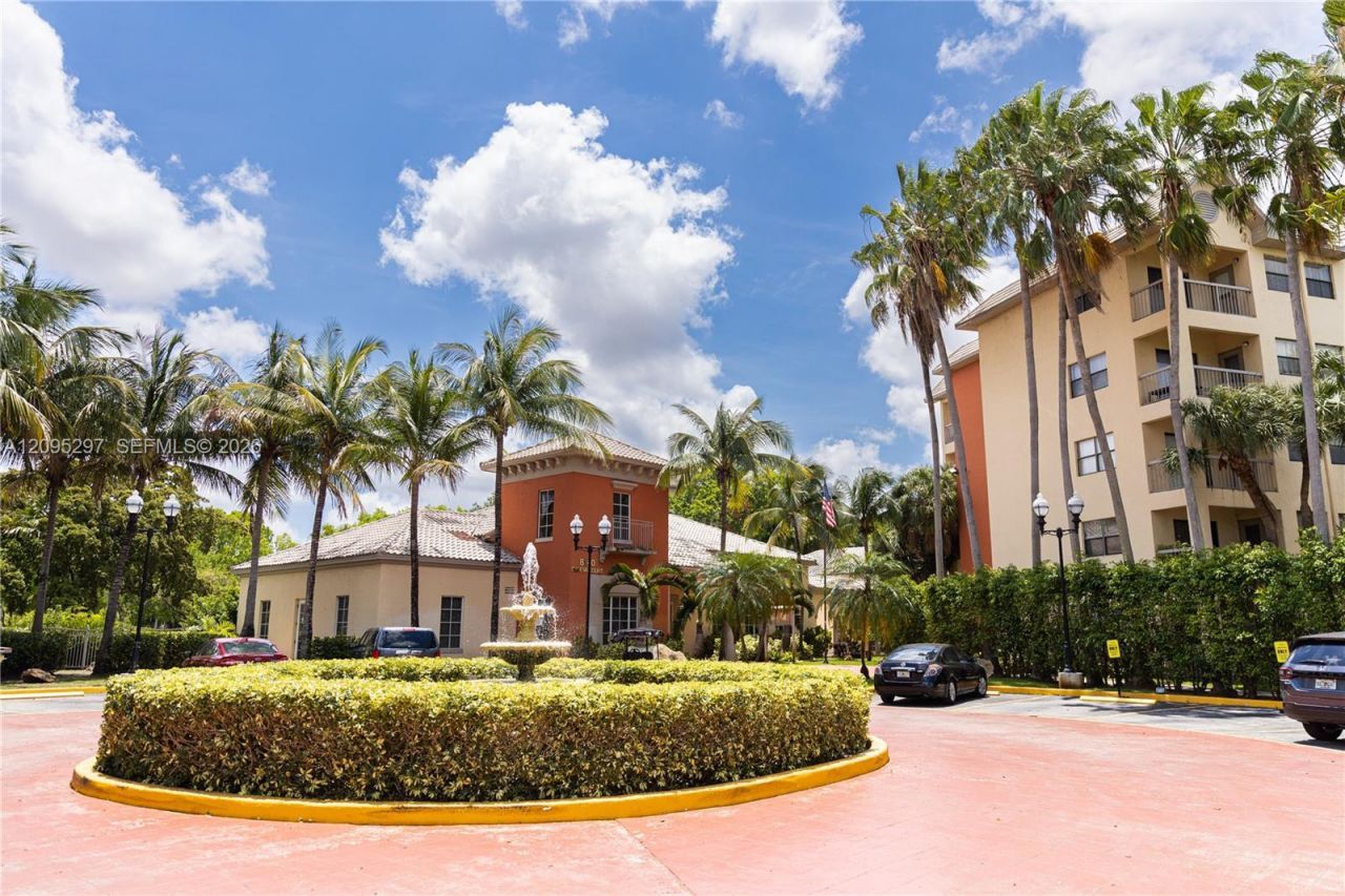 8225 Lake Dr , Unit 203, Doral, FL 33166 Photo