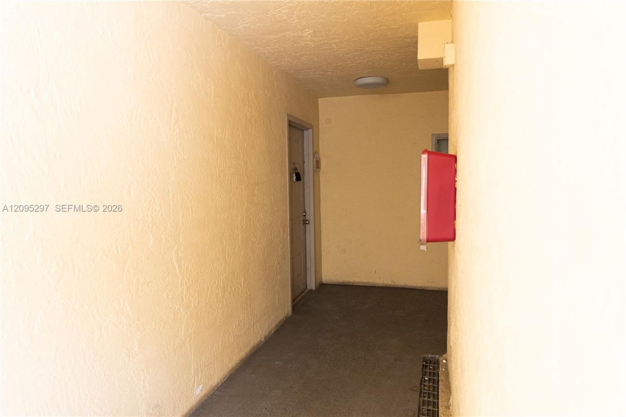 8225 Lake Dr , Unit 203, Doral, FL 33166 Photo