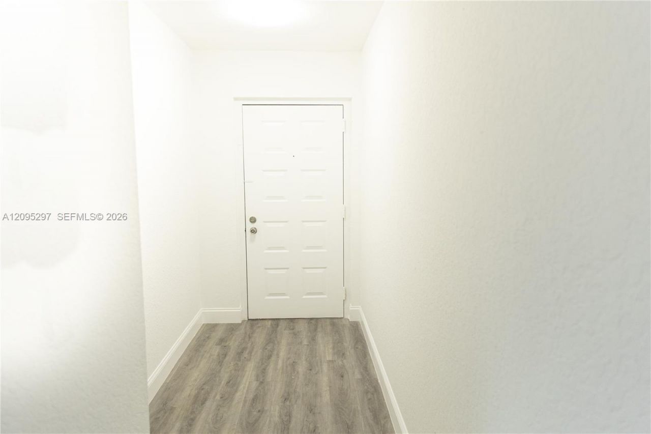 8225 Lake Dr , Unit 203, Doral, FL 33166 Photo