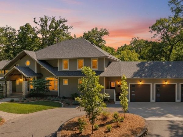 4400 Ettenmoor Lane SW, Rochester, MN 55902