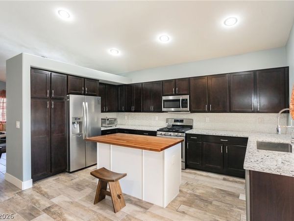 2421 Sunrise Springs Court, North Las Vegas, NV 89031